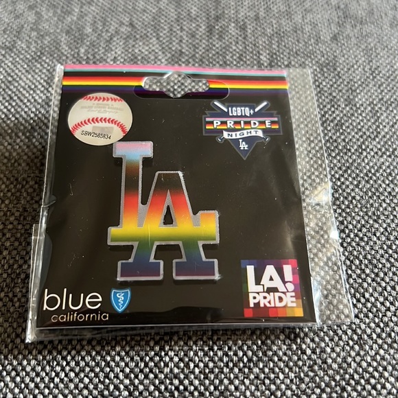 Los Angeles Dodgers LGBTQ+ Pride Night Pin - Picture 3 of 3